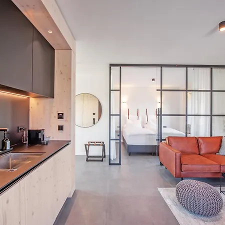 Mono Design Apartment